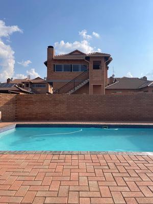 Apartment / Flat For Rent in Silver Lakes, Pretoria